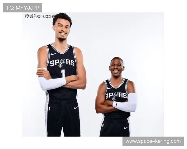 文班亚马与库里赛后拥抱,新老MVP交流引关注 文班亚马与库里赛后拥抱,新老MVP交流引关注