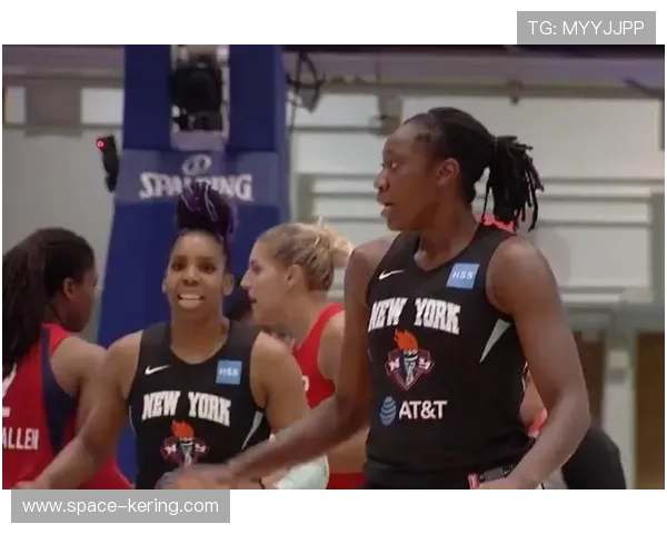 阳光不敌自由人，查尔斯17分8篮板